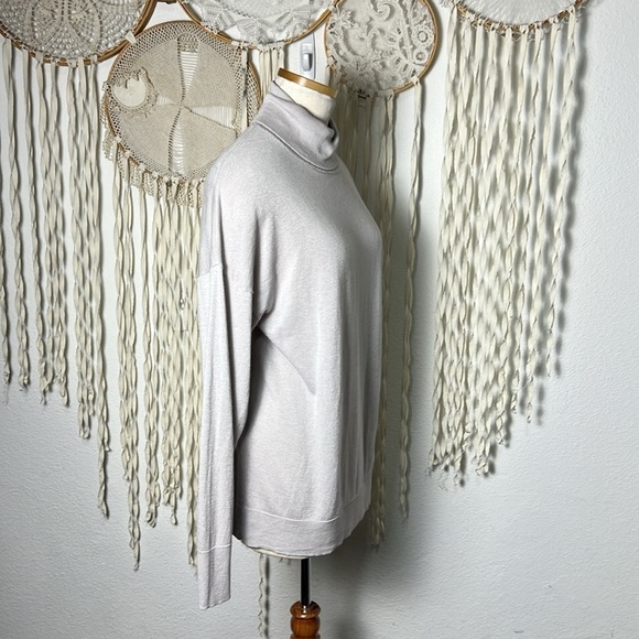 NAADAM Pewter Color Silk Cashmere Long Sleeve Turtleneck Sweater Size M - Picture 2 of 9